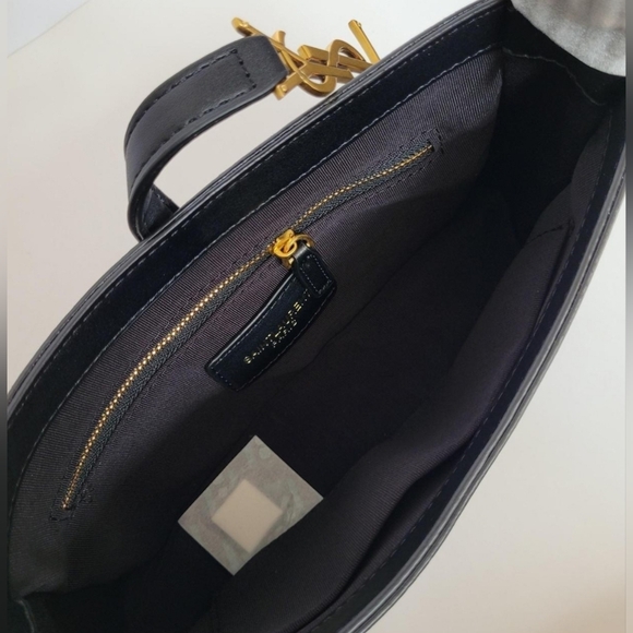 Saint Laurent Black Shoulder Bag - Picture 10 of 16